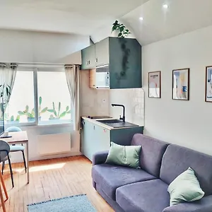 studio-la-grande-plage-de-biarritz.biarritzhotels.info/